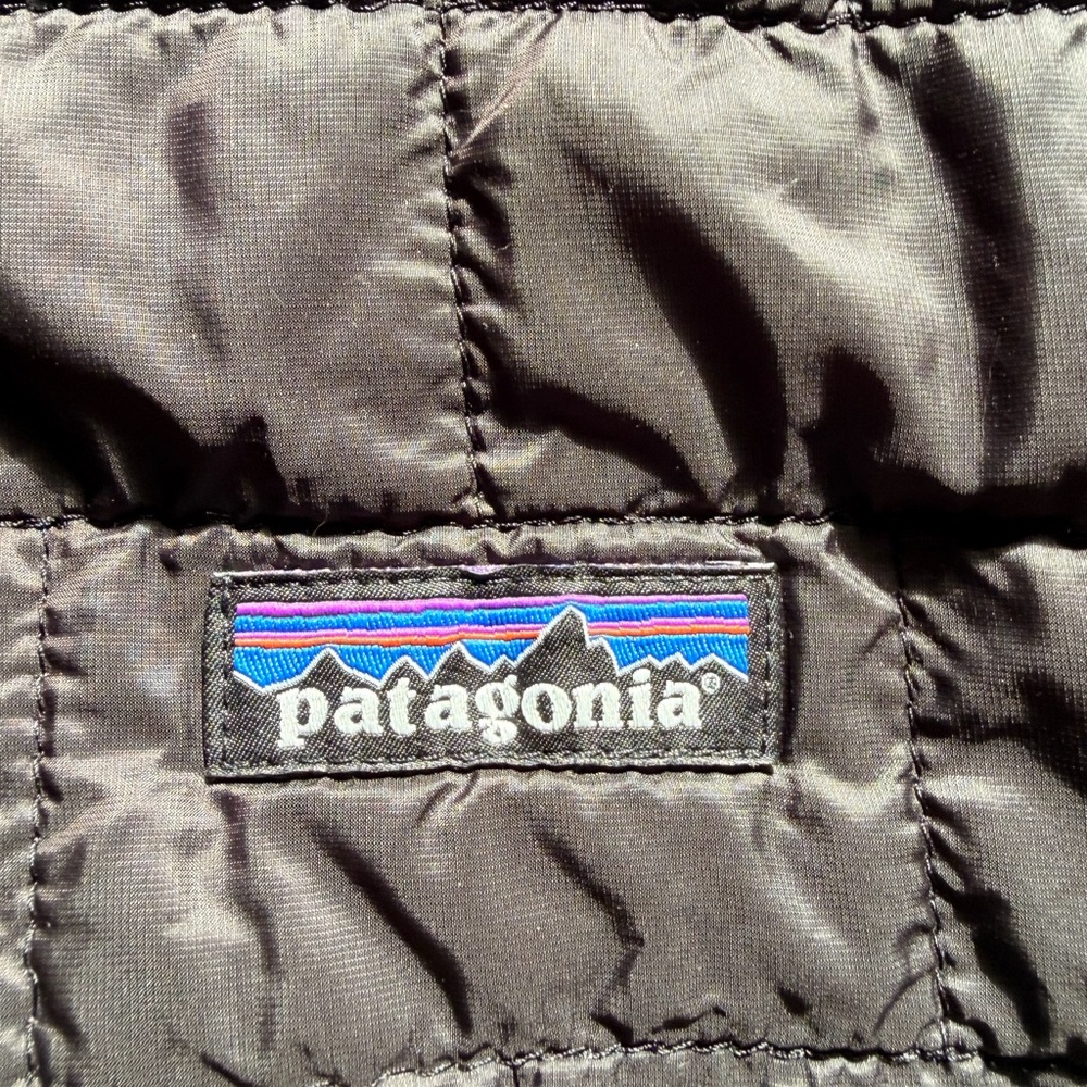 Patagonia Women's Black Puffer Jacket - Picture 4 of 8